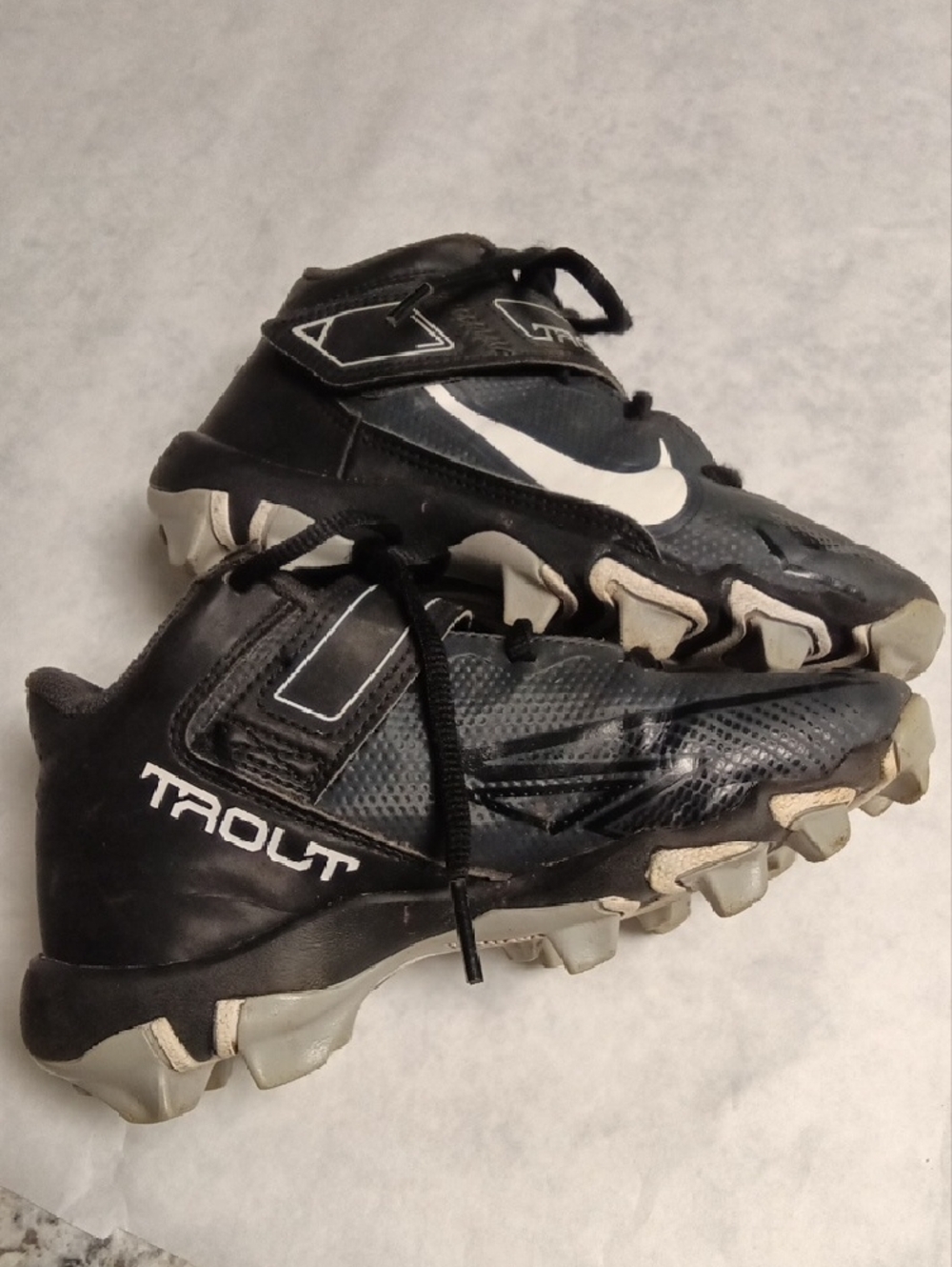 Nike Fast Flex Trout Sports Performance 27 Youth Football Cleats Size 1.5Y - Picture 2 of 7